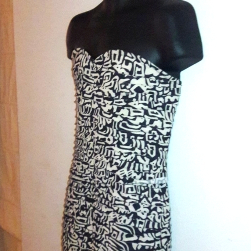 Strapless Fitted Graphic Print Mini Dress, Large - Picture 6 of 8